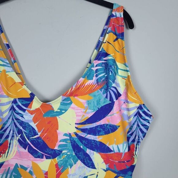 Old Navy Womens One Piece Swimsuit Size 3X Colorful Tropical Beach Vacation Pool - Picture 3 of 8